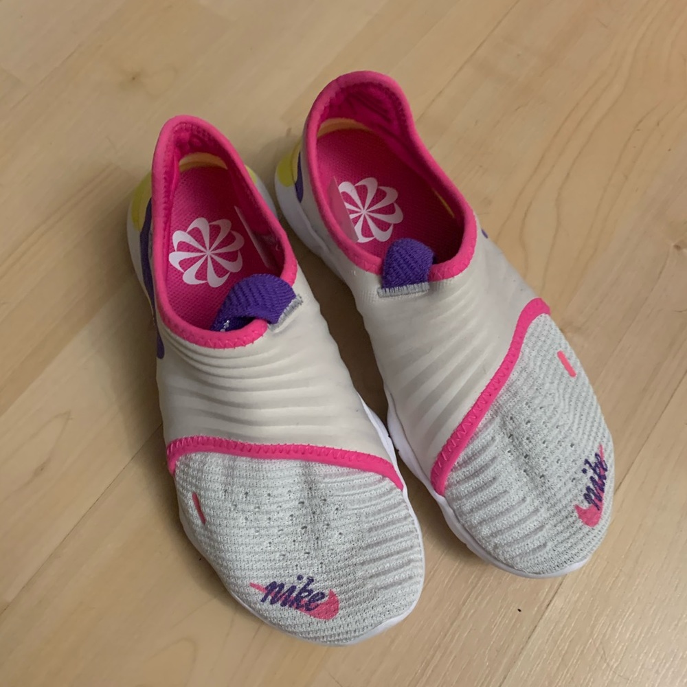 Nike Super Light Breezy Shoes 6